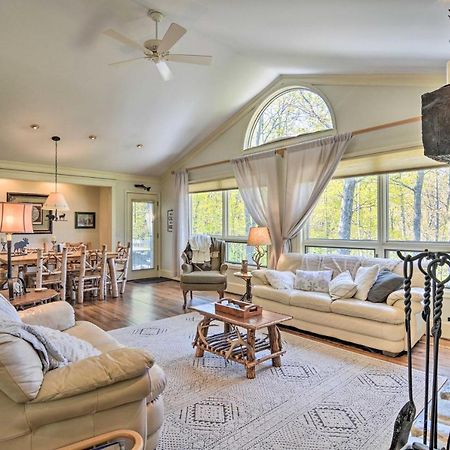 Resort-Style Harbor Springs Home With 2 Decks! Exterior foto