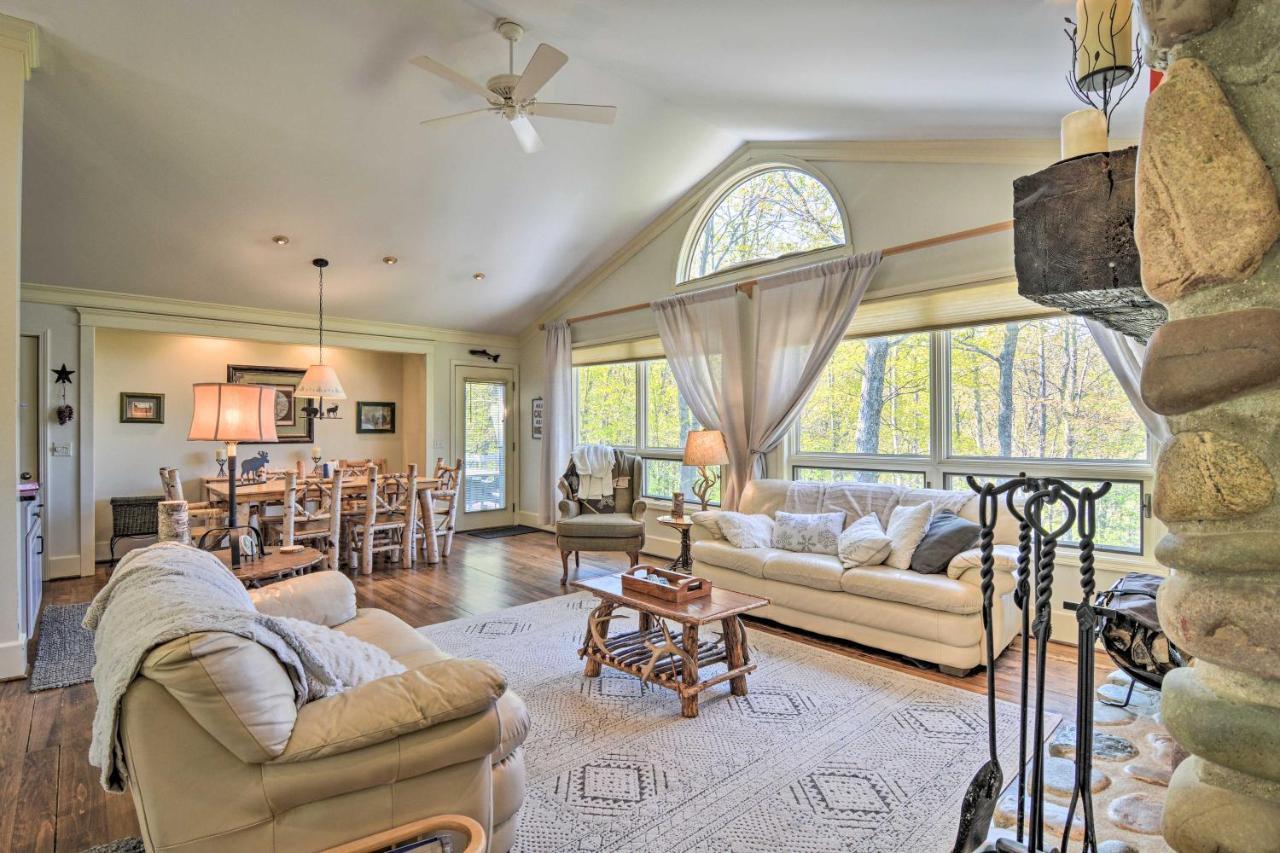 Resort-Style Harbor Springs Home With 2 Decks! Exterior foto