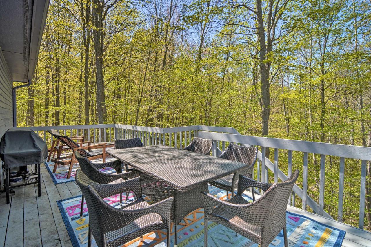 Resort-Style Harbor Springs Home With 2 Decks! Exterior foto